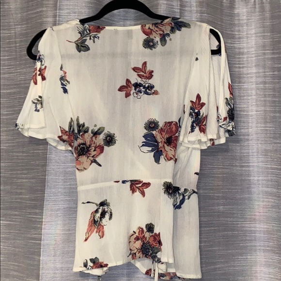 NWT floral blouse - Picture 4 of 5